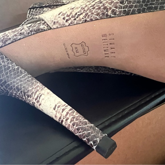 🔥STUART WEITZMAN Grey Snake Platform Sling Back Open Toe Vevey Heels Pumps 8US - Picture 6 of 11